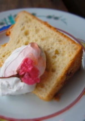 A picture of Sakura Chiffon Cake.