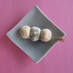 A picture of HANAMI DANGO Cookies.