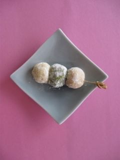 A picture of HANAMI DANGO Cookies.