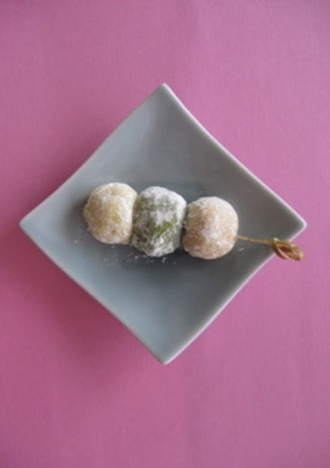 A picture of HANAMI DANGO Cookies.