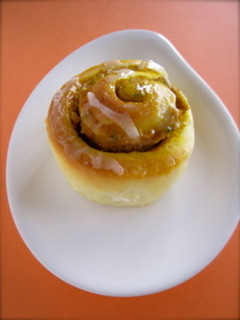 A picture of Halloween Pumpkin Cinnamon Roll.