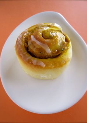 A picture of Halloween Pumpkin Cinnamon Roll.