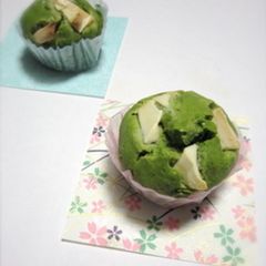 A picture of White Chocolate and Green Tea Muffins.