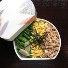 A picture of Three Color Rice Bowl.