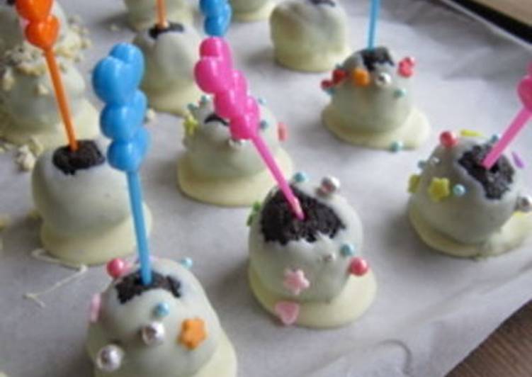 Cookies and Cream Cake Pops