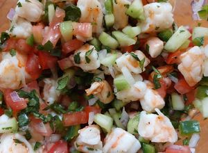 Una foto de Ceviche de camarón cocido