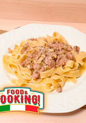 Una foto de Ragù Bianco di Salsicce e Tagliatelle
