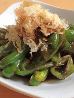 A picture of Braised Green Peppers.