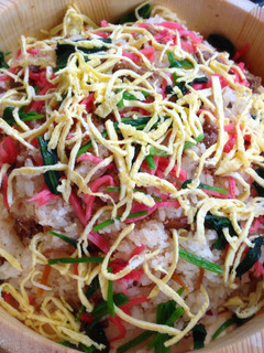 A picture of Chirashizushi (Scattered Sushi).