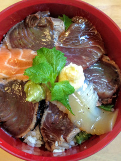 A picture of Marinated Sashimi on Rice.