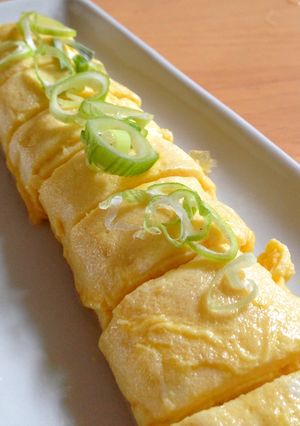 A picture of Japanese Rolled Omelette (Dashimaki-Tamago).
