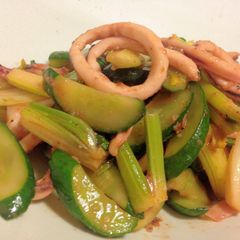 A picture of Stir-fried Squid & Cucumber.