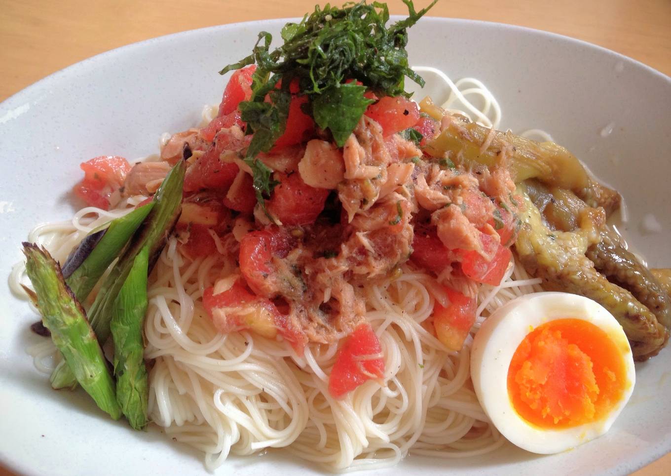 Tomato and tuna somen