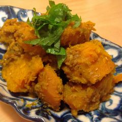 A picture of Simmered Pumpkin with Minced Meat.