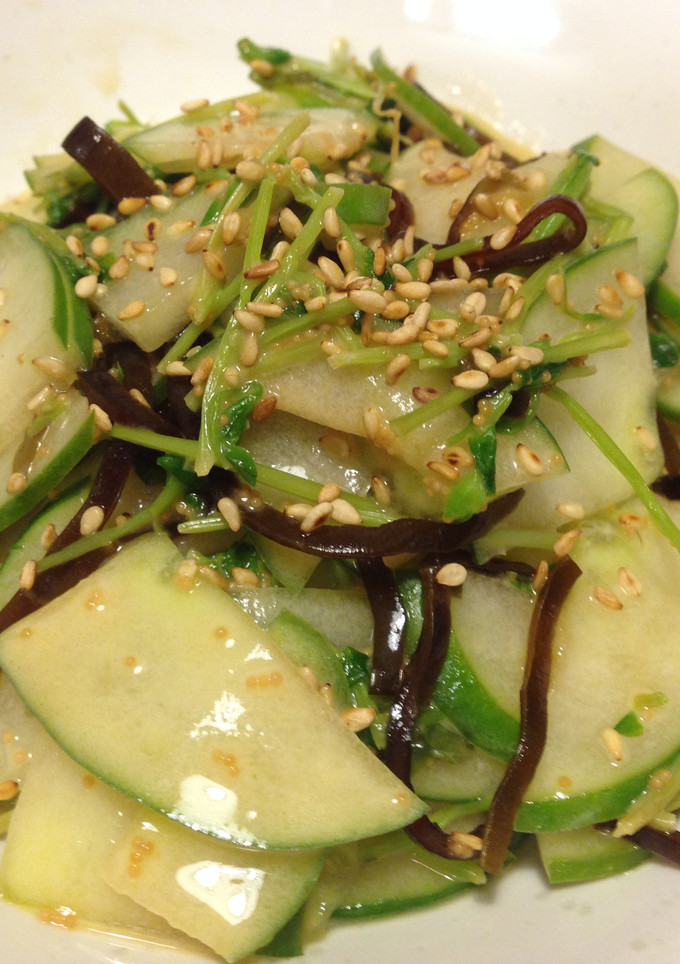A picture of Japanese-style Salad with Cucumber and Salt kelp.