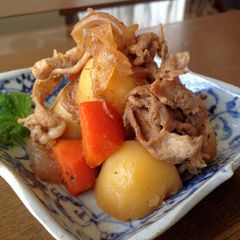 A picture of Braised Pork and Potatoes.