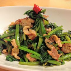 A picture of Fried and Steamed Spinach and Pork .
