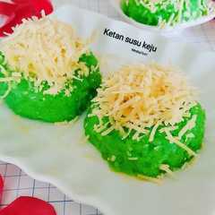A picture of Tansuke pandan (ketan susu keju).