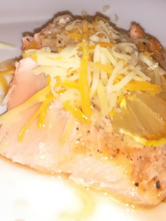 Una foto de Salmón con limón al horno