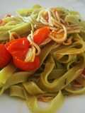 Tagliatella de espinacas con cherry y gulas