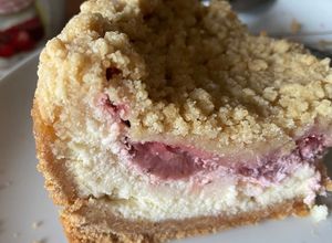 Foto di Cheesecake alle fragole con crumble