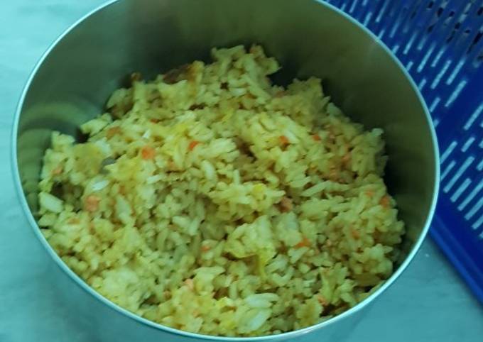 Nasi goreng salmon