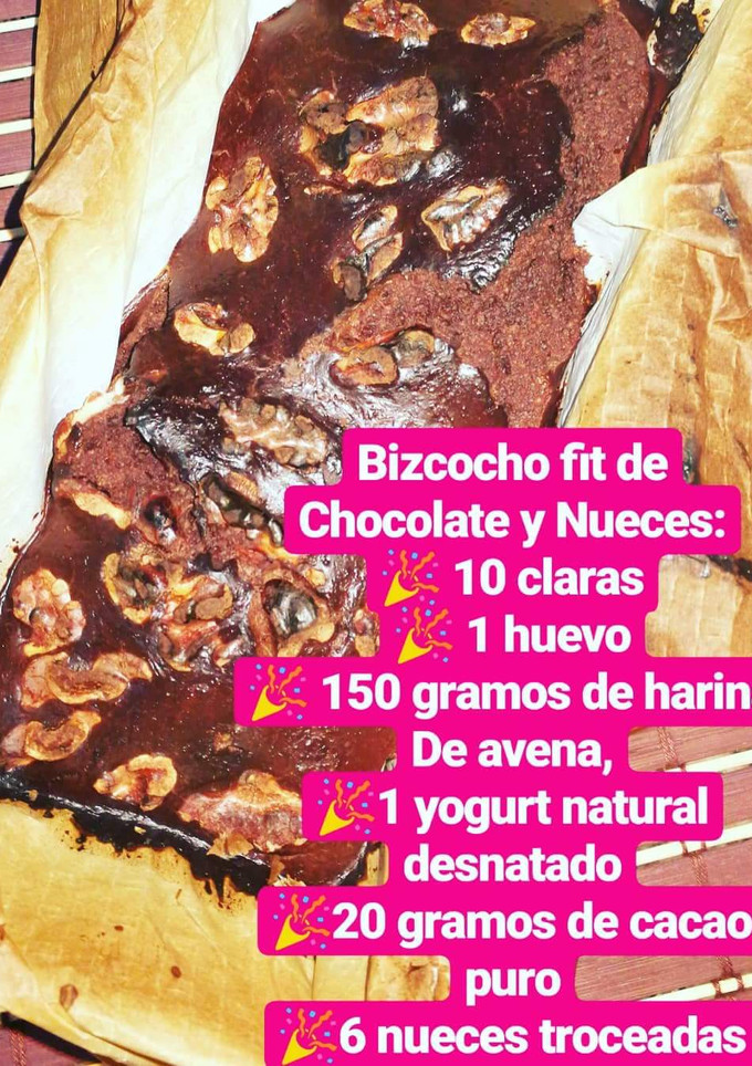 Una foto de Bizcocho fitness de chocolate y nueces