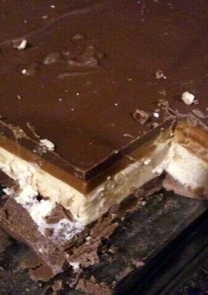 A picture of Homemade Snickers bar.