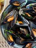 Moules de la Méditerranée au vin blanc