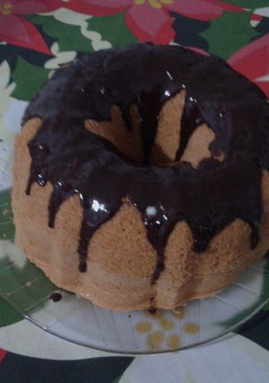 Una foto de Torta de oliva y salsa de chocolate