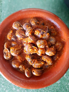 Una foto de Caracoles en salsa