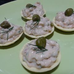 A picture of Smoked salmon and lime paté .