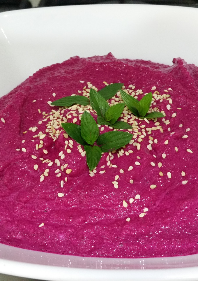 A picture of Beetroot dip.