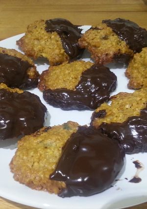 A picture of Ginger oat biscuits with dark chocolate.
