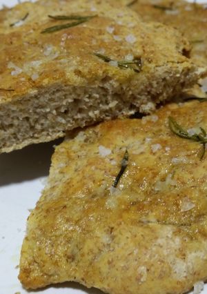 A picture of Tuscan flatbread with wholemeal flour.