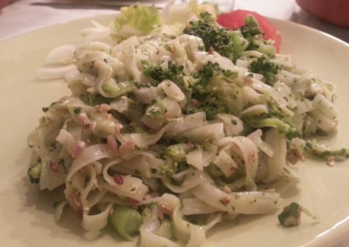Pasta with home-made pesto and broccoli