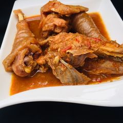 A picture of Chicken pepper soup with crayfish (local chicken).
