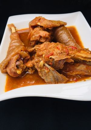A picture of Chicken pepper soup with crayfish (local chicken).