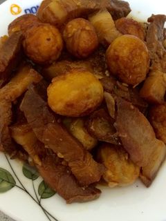Hình của món Thịt kho trứng cút.