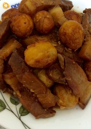 Hình của món Thịt kho trứng cút.