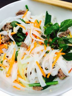 Hình của món Phở trộn ngày hè .