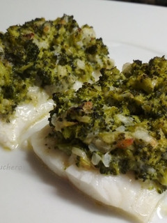 Una foto de Bacalao con brócoli gratinado