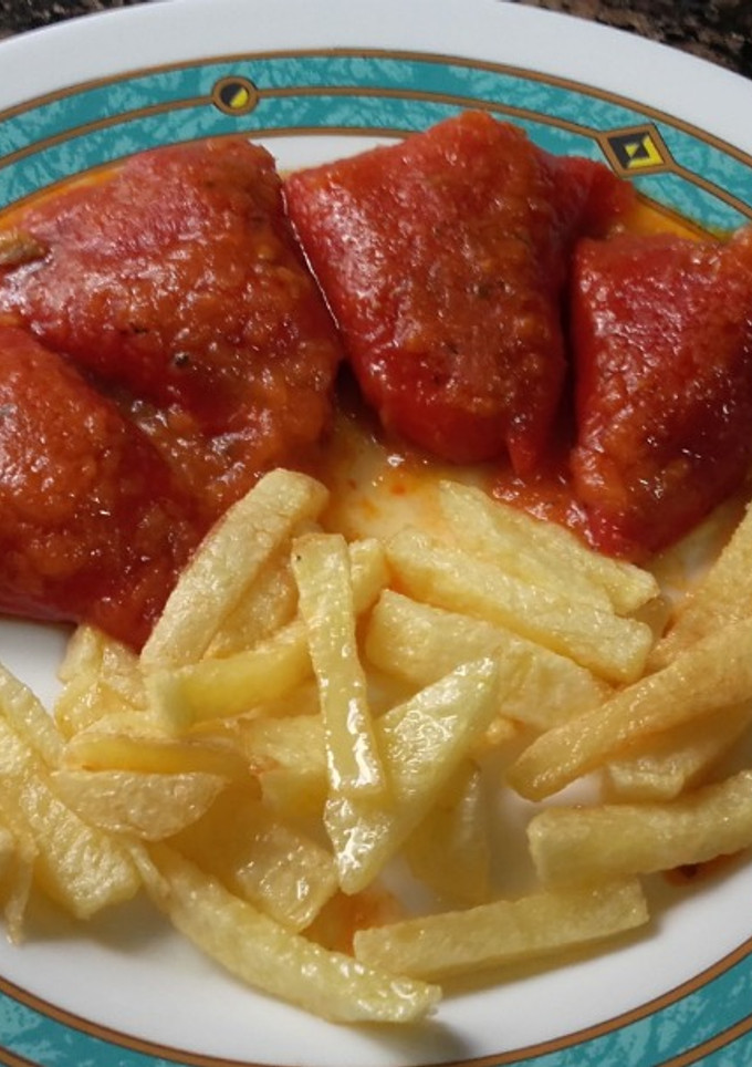 Una foto de Pimientos del piquillo rellenos de carne