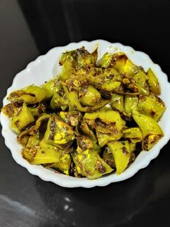 राजस्थानी हरी मिर्च के टिपोडे़ (rajasthani hari mirch ke tipore recipe in Hindi) रेसिपी मुख्य फोटो