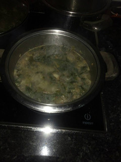 Una foto de Caldo de pescado con verduras