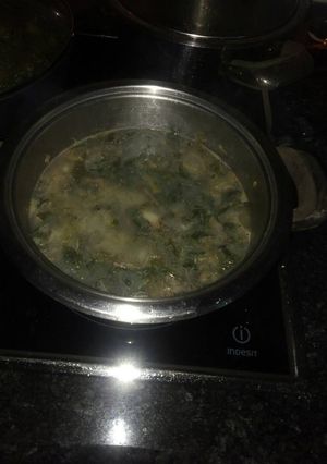 Una foto de Caldo de pescado con verduras