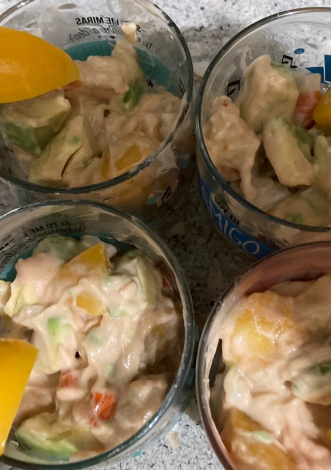 Una foto de Cóctel de langostino y aguacate