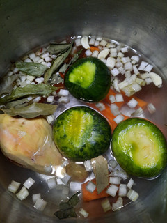 Una foto de Zapallito verde con verduras hervidas