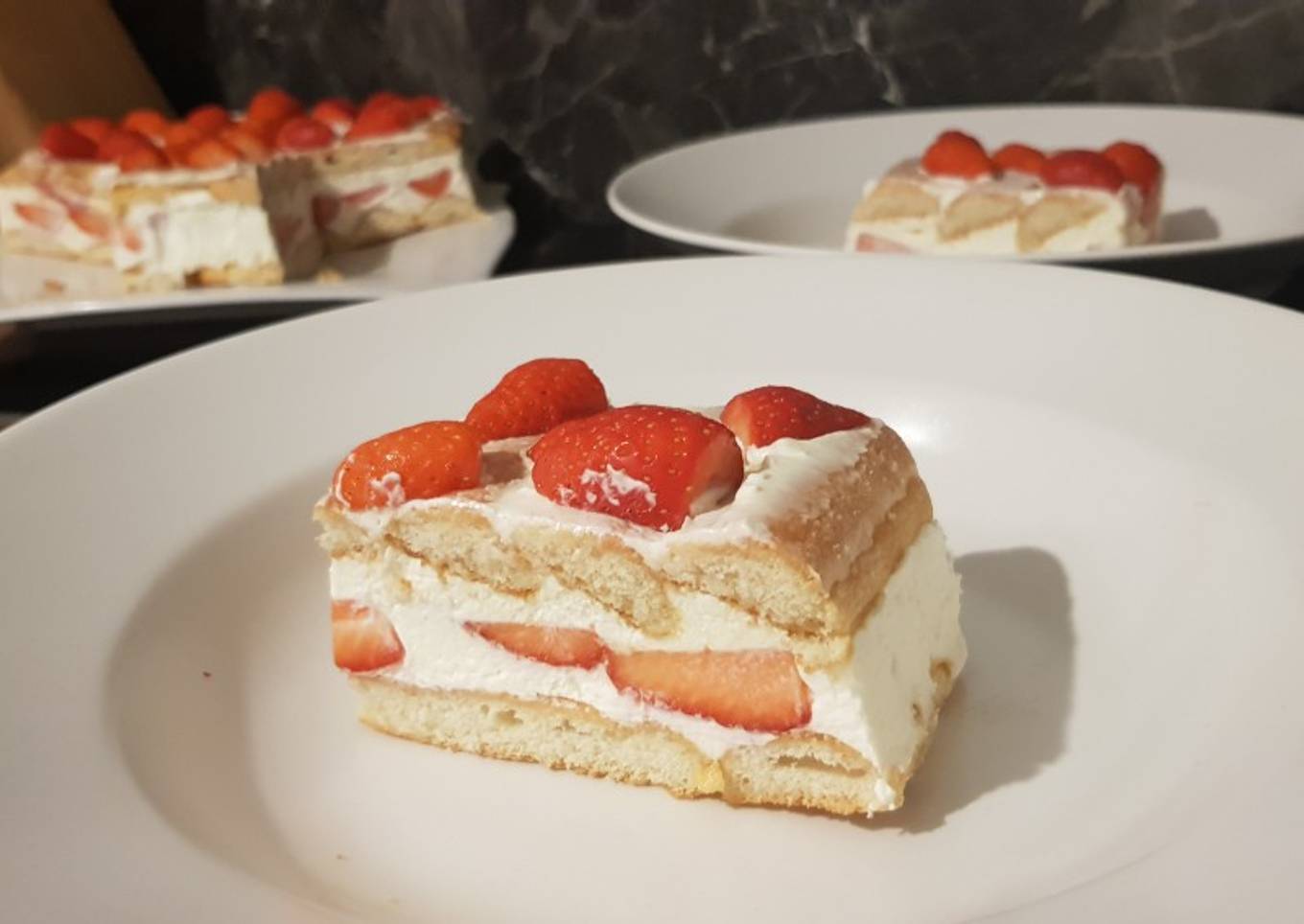 15• Charlotte aux fraises Design Fraisier