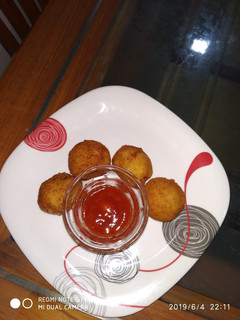 A picture of Chicken cheese balls.